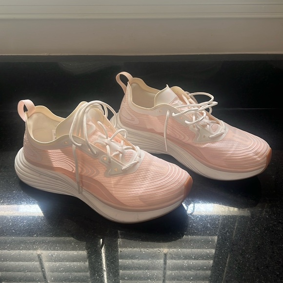 APL Streamline - Picture 1 of 12